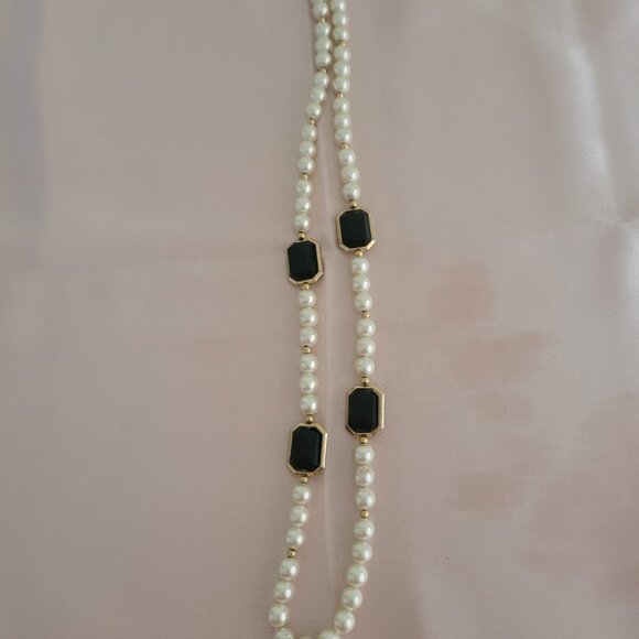 Vintage 60s Jewelry Beautiful Black, Gold  and White Pearl Necklaces for Women - Picture 4 of 7